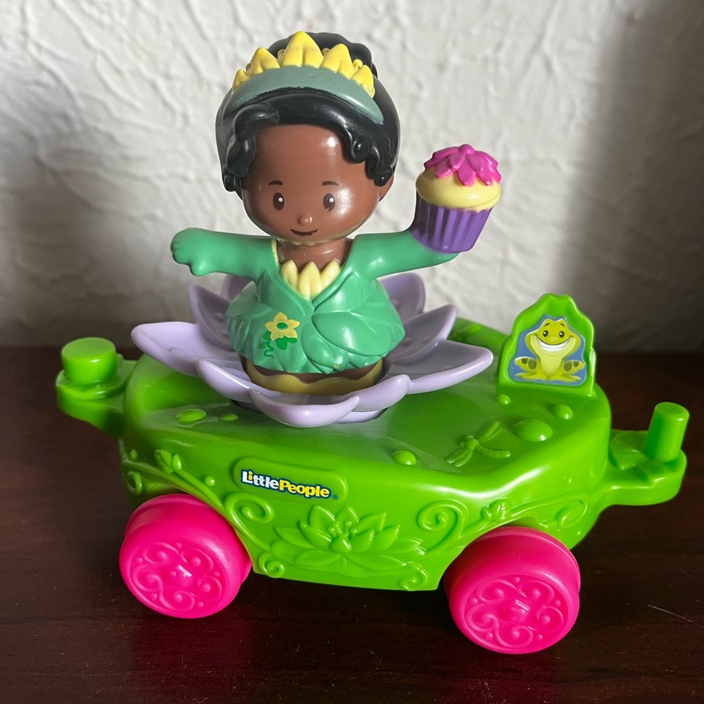 Little People Tiana Parade float